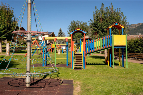 Convocazione delle famiglie e delle Associazioni di volontariato per l’adeguamento dei parchi-giochi comunali alle esigenze dei bambini con disabilità